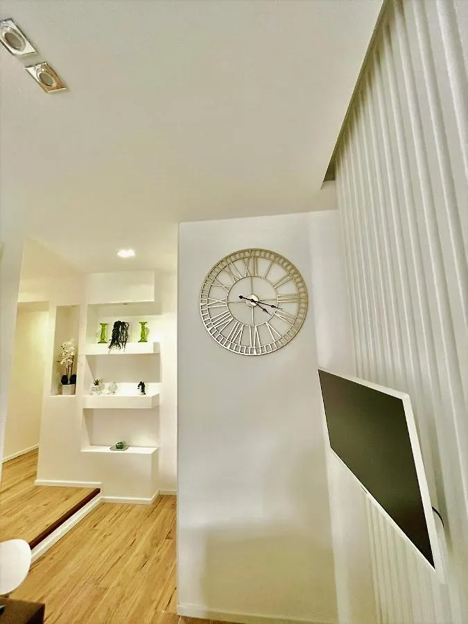 Wood & White Home Palermo 0*,